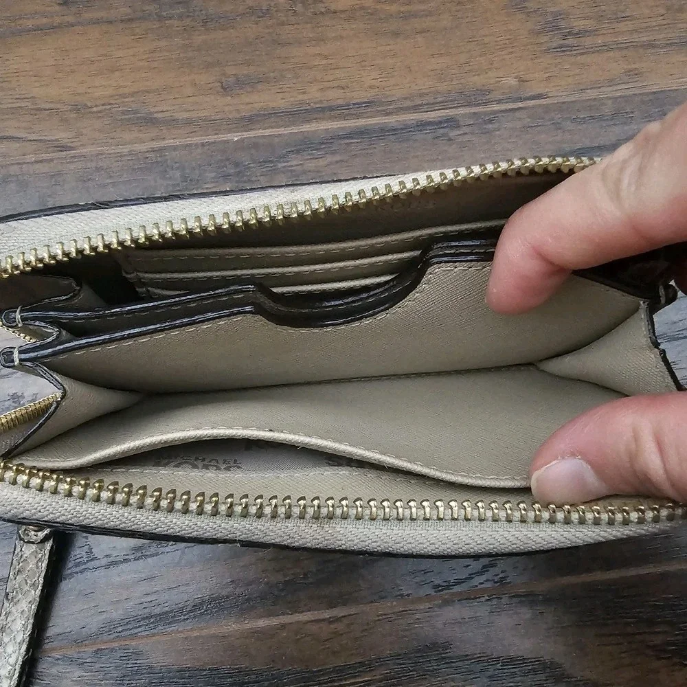 Michael Kors Animal Print‎ Snake Wallet Wristlet Gray Gold Hardware Zip